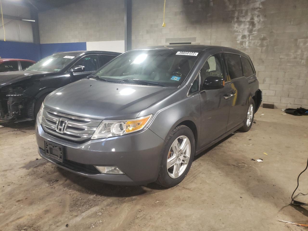Photo 2 from auction – 2011 HONDA ODYSSEY TO with VIN 5FNRL5H92BB002979