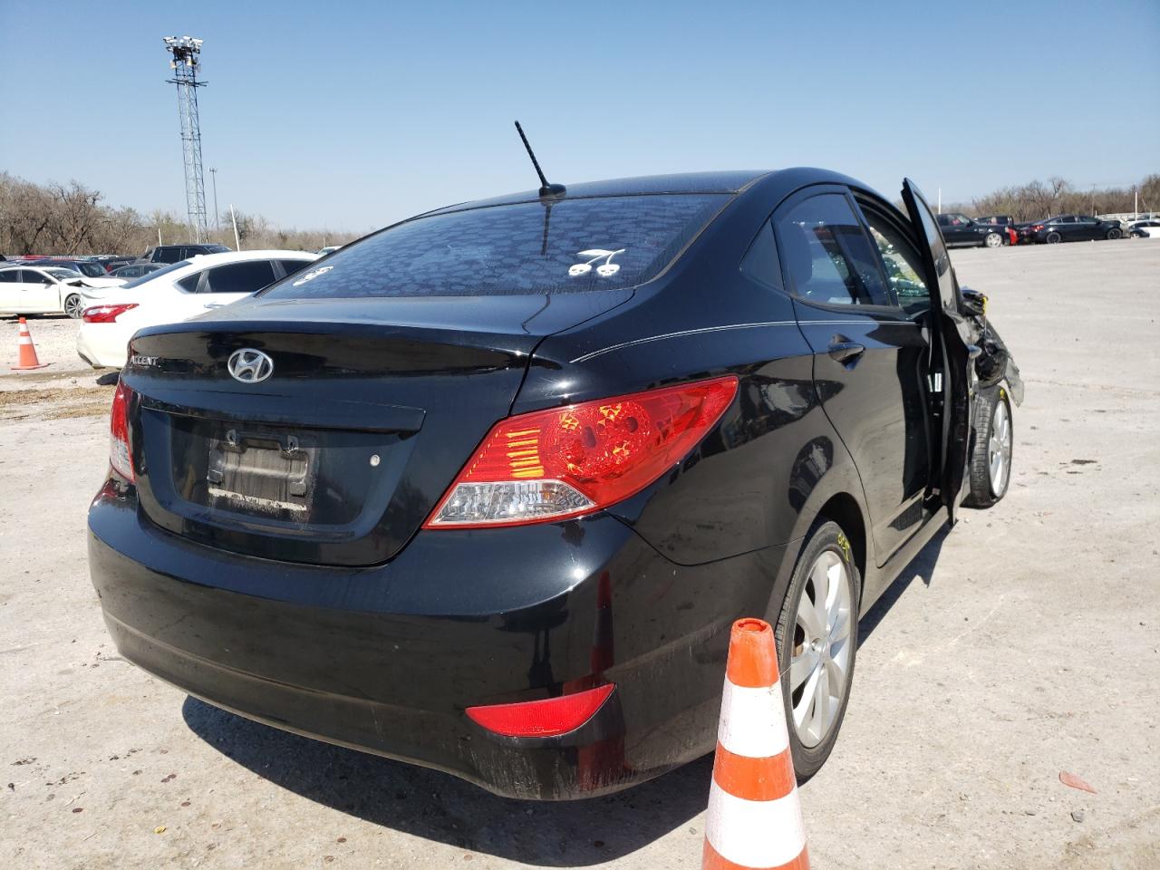 Photo 4 from auction – 2012 HYUNDAI ACCENT GLS with VIN KMHCU4AE6CU056052