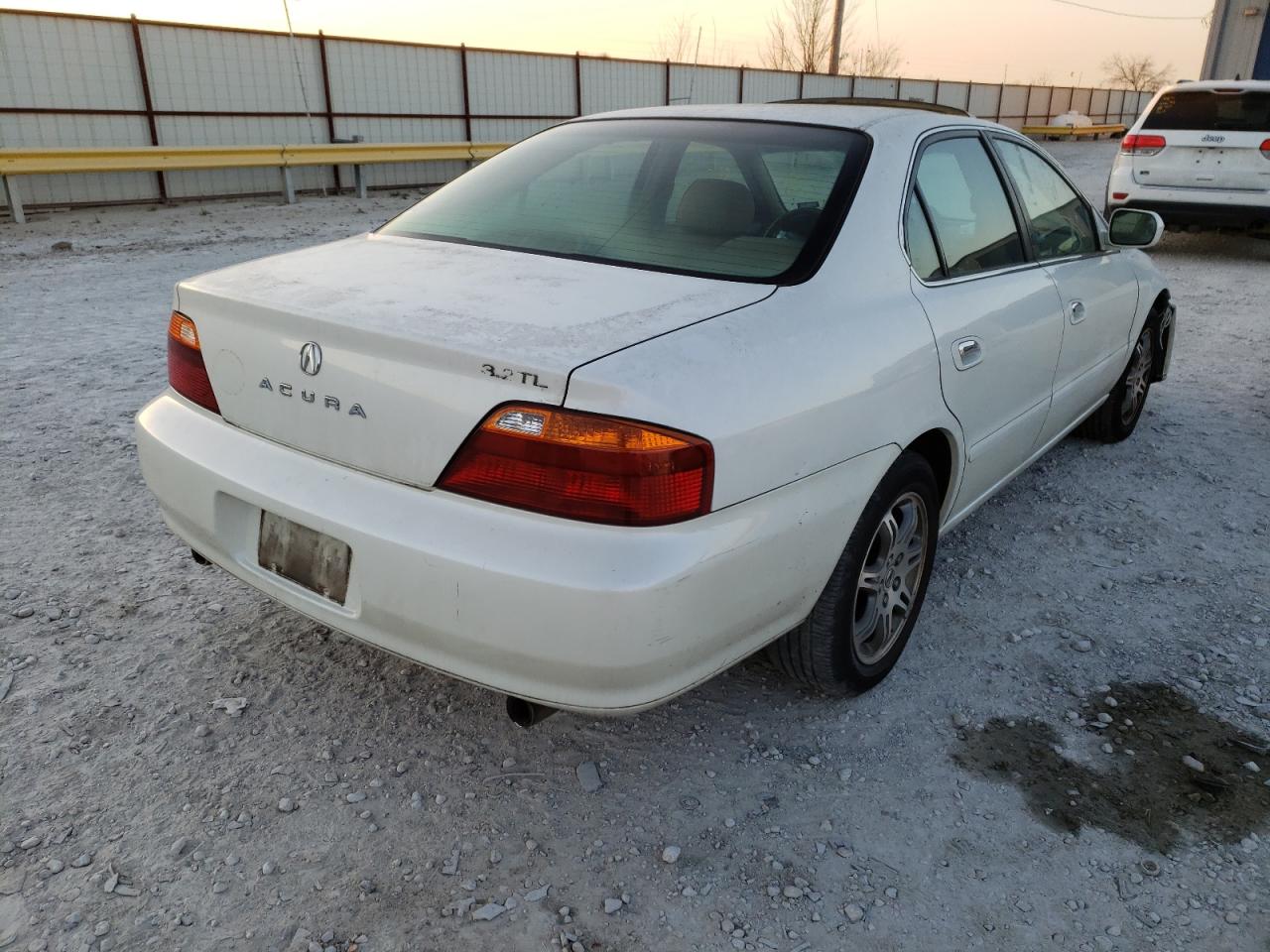 Photo 4 from auction – 2000 ACURA 3.2TL with VIN 19UUA5666YA040548