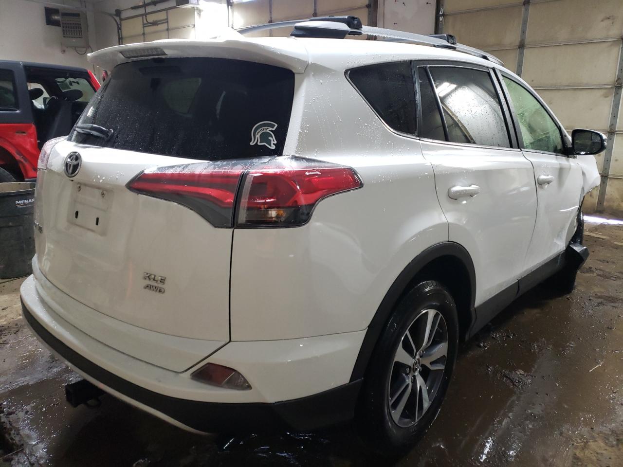 Photo 4 from auction – 2016 TOYOTA RAV4 XLE with VIN JTMRFREV4GD188992