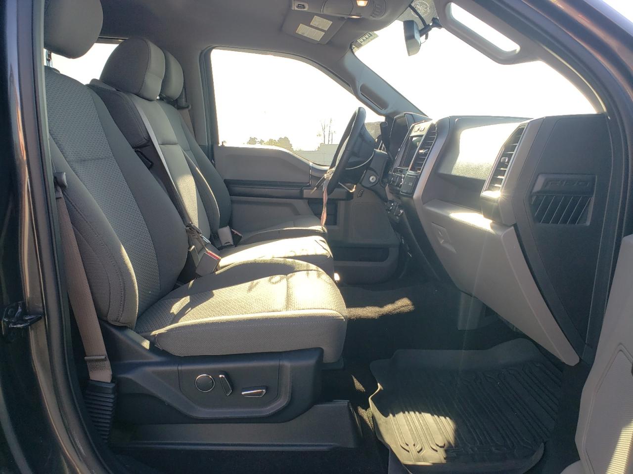 Photo 5 from auction – 2017 FORD F150 SUPER with VIN 1FTEW1CP3HFC79536