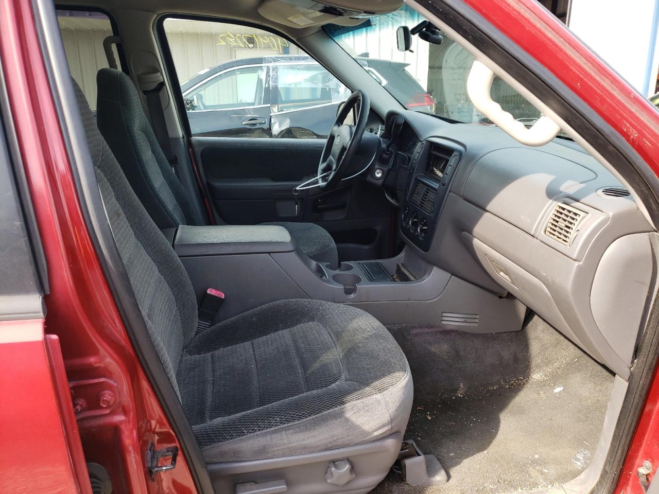 Photo 5 from auction – 2002 FORD EXPLORER X with VIN 1FMZU73EX2UA74240