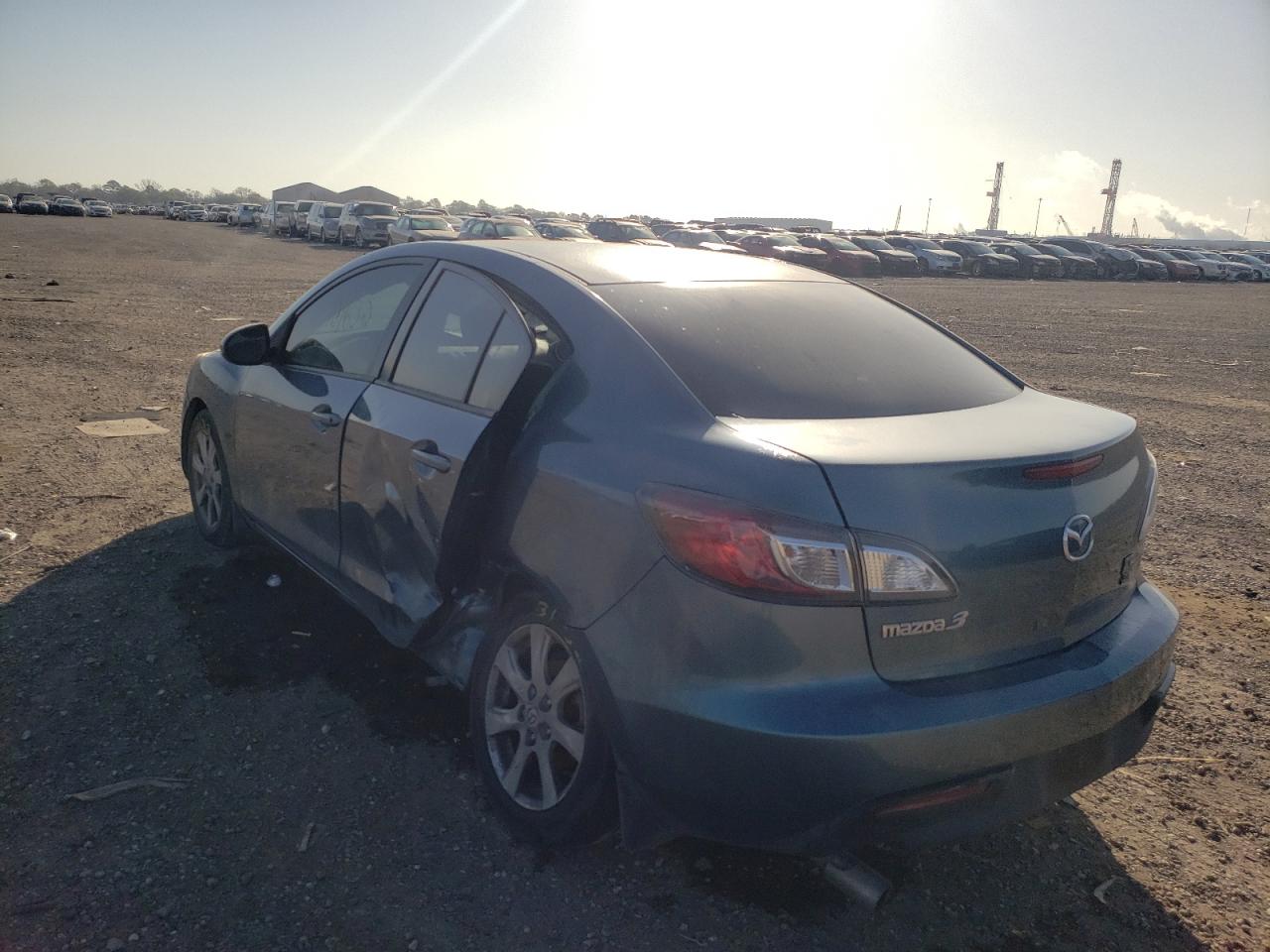 Photo 3 from auction – 2011 MAZDA 3 I with VIN JM1BL1VF2B1402537