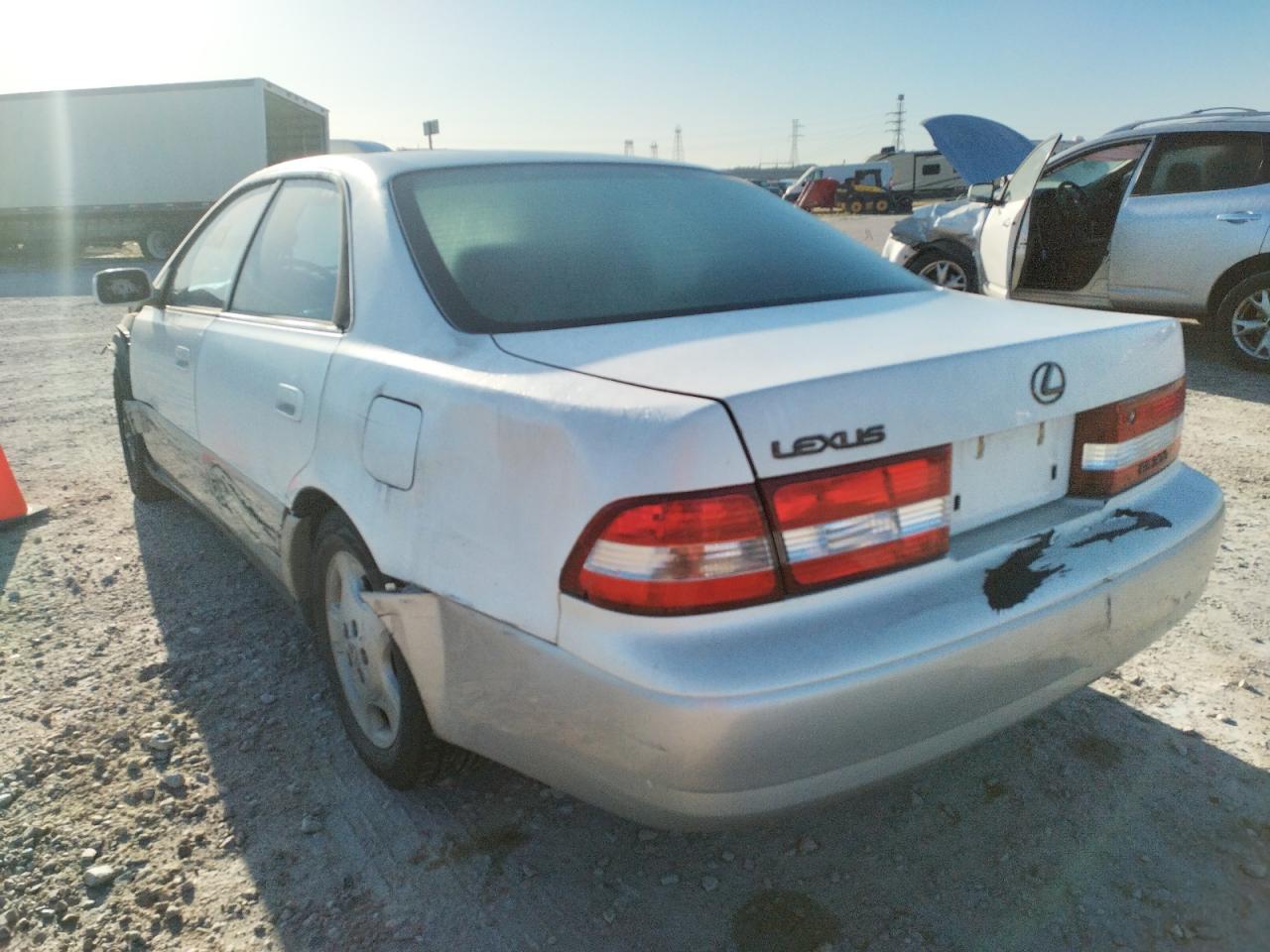 Photo 3 from auction – 2000 LEXUS ES 300 with VIN JT8BF28G7Y5091589