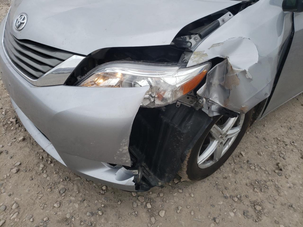 Photo 9 from auction – 2012 TOYOTA SIENNA XLE with VIN 5TDYK3DC3CS263121