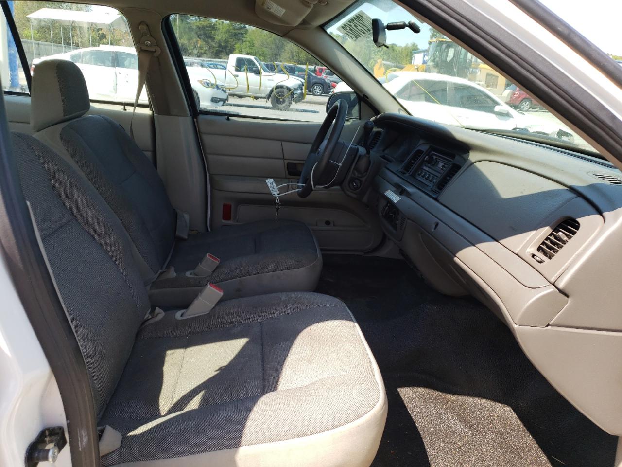 Photo 5 from auction – 2008 FORD CROWN VICT with VIN 2FAHP71V18X112469