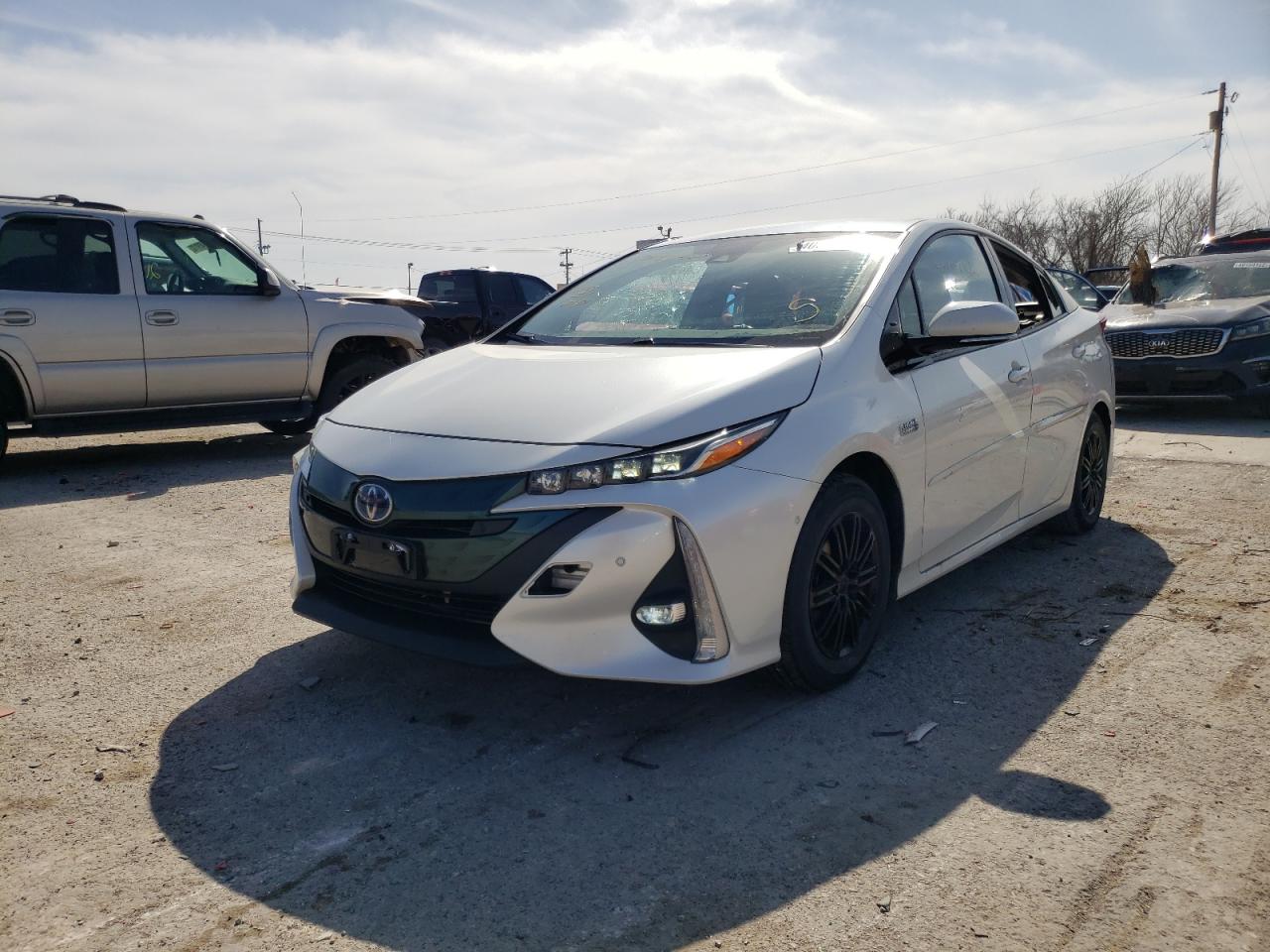 Photo 2 from auction – 2017 TOYOTA PRIUS PRIM with VIN JTDKARFPXH3037422