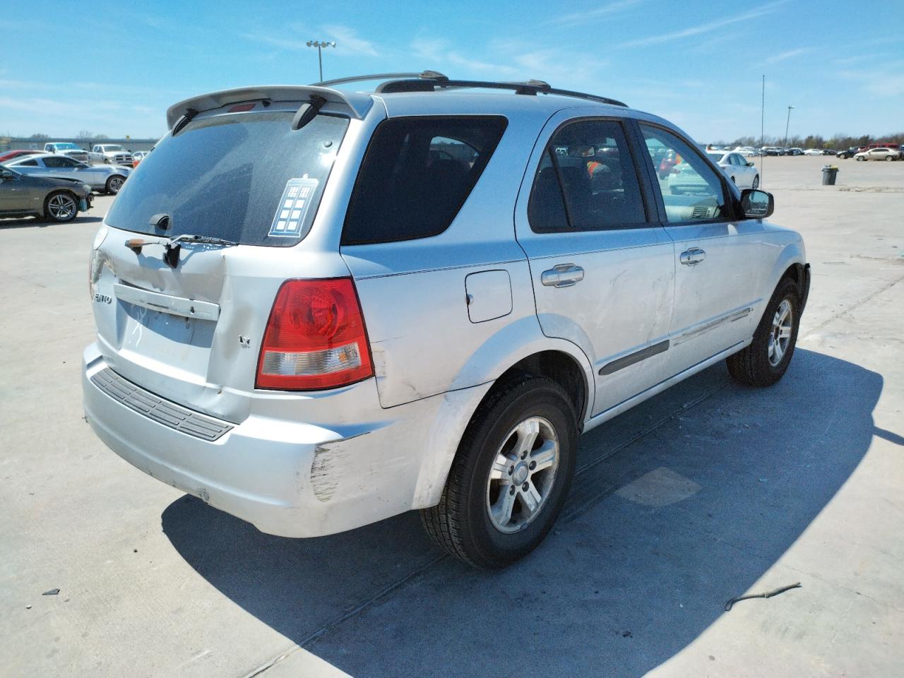 Photo 4 from auction – 2006 KIA SORENTO EX with VIN KNDJC733865542145