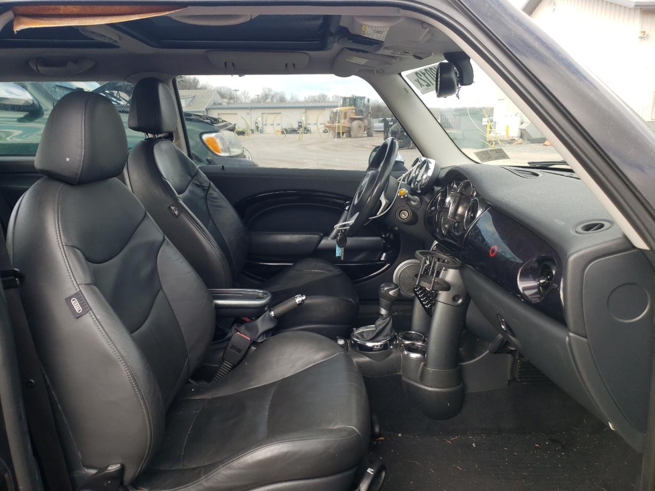Photo 5 from auction – 2006 MINI COOPER S with VIN WMWRE33596TJ39534