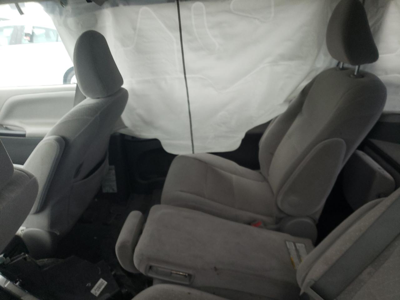 Photo 6 from auction – 2018 TOYOTA SIENNA LE with VIN 5TDKZ3DC5JS951474