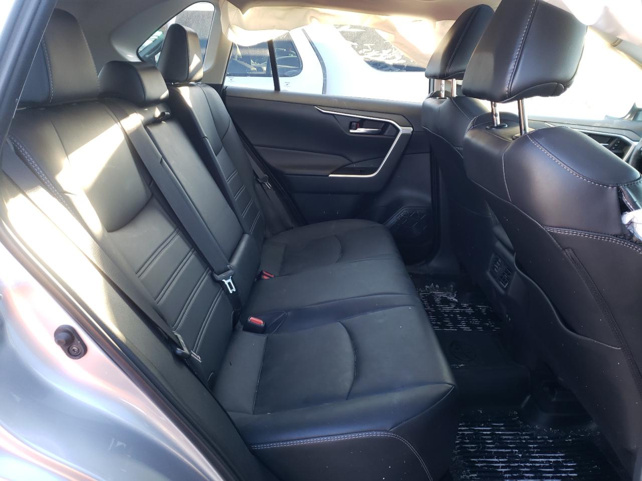 Photo 6 from auction – 2019 TOYOTA RAV4 XLE P with VIN 2T3A1RFVXKC026212