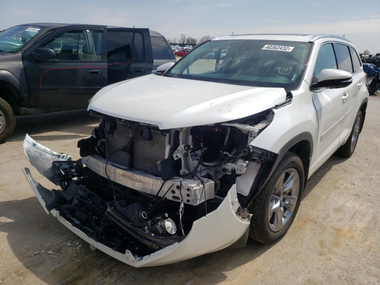 Photo 2 from auction – 2018 TOYOTA HIGHLANDER with VIN 5TDDZRFH1JS902616
