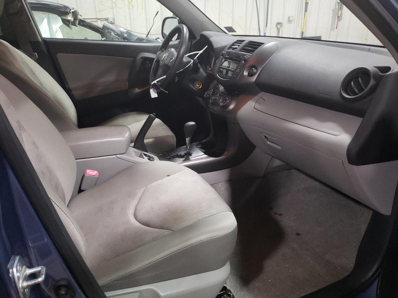 Photo 5 from auction – 2009 TOYOTA RAV4 with VIN JTMBF33V795017071