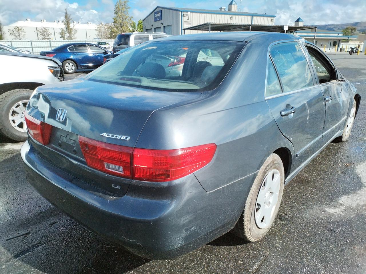 Photo 4 from auction – 2005 HONDA ACCORD LX with VIN JHMCM56455C007300