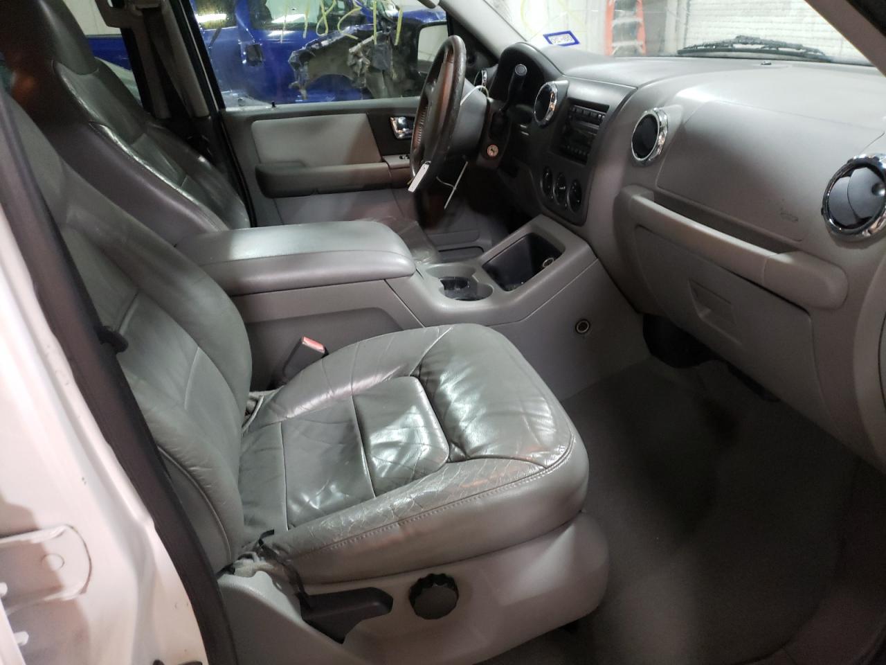 Photo 5 from auction – 2005 FORD EXPEDITION with VIN 1FMPU15575LB03494