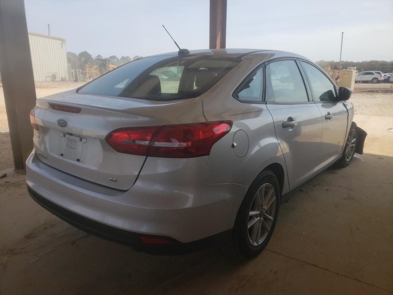 Photo 4 from auction – 2018 FORD FOCUS SE with VIN 1FADP3F2XJL328247