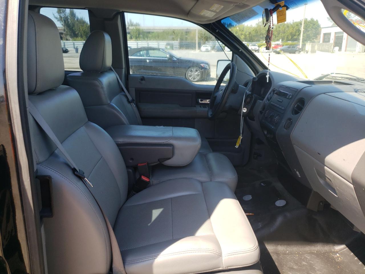 Photo 5 from auction – 2006 FORD F150 with VIN 1FTRX12W76NB36003