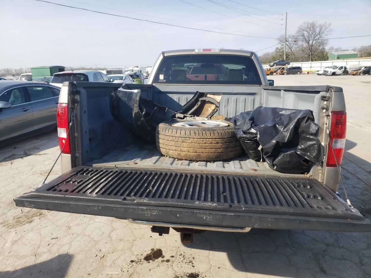 Photo 6 from auction – 2004 FORD F150 with VIN 1FTRF12W84NA49002