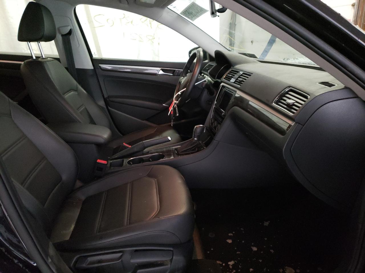 Photo 5 from auction – 2018 VOLKSWAGEN PASSAT SE with VIN 1VWBA7A33JC045339