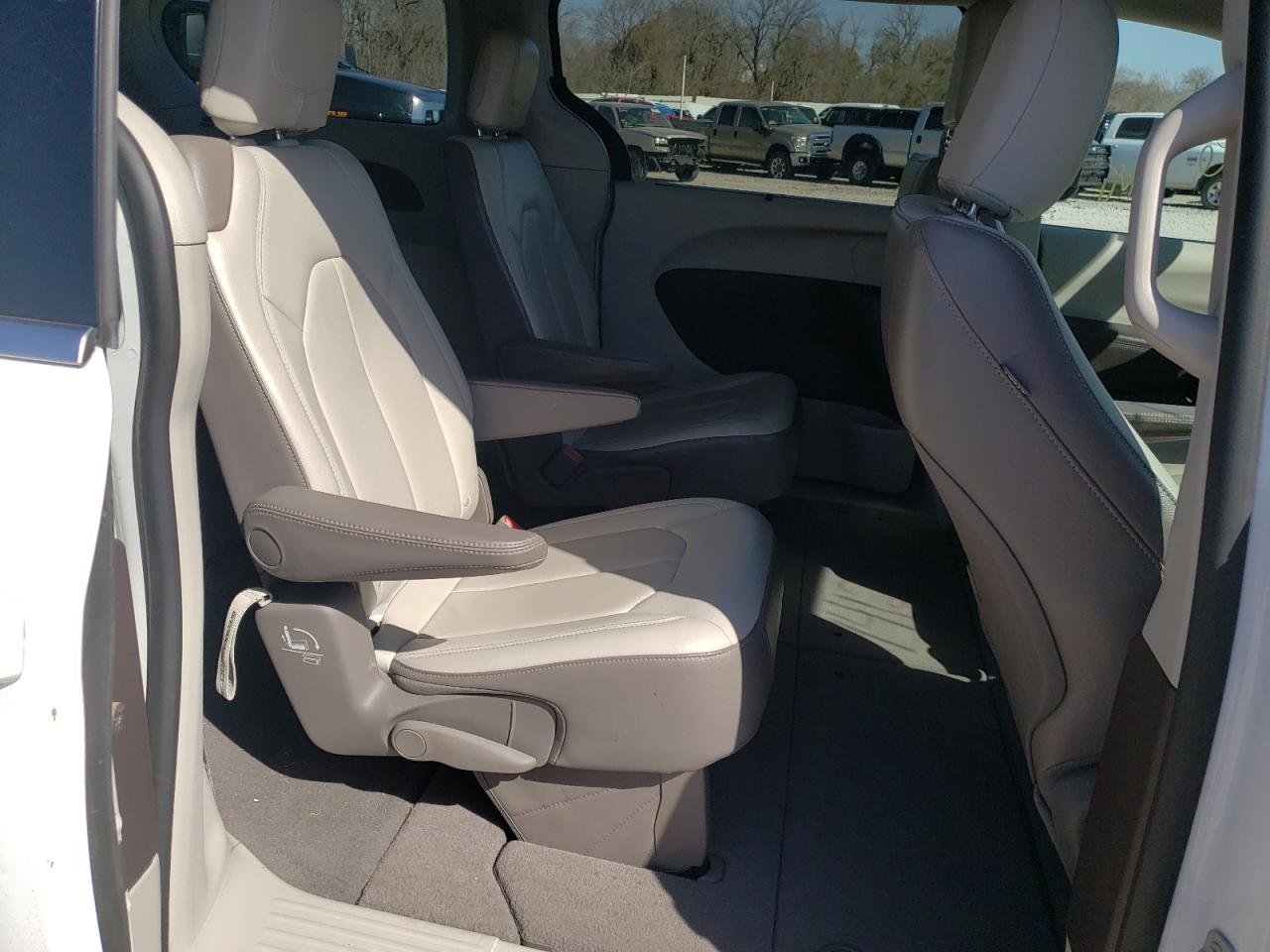 Photo 6 from auction – 2017 CHRYSLER PACIFICA T with VIN 2C4RC1BG1HR741290