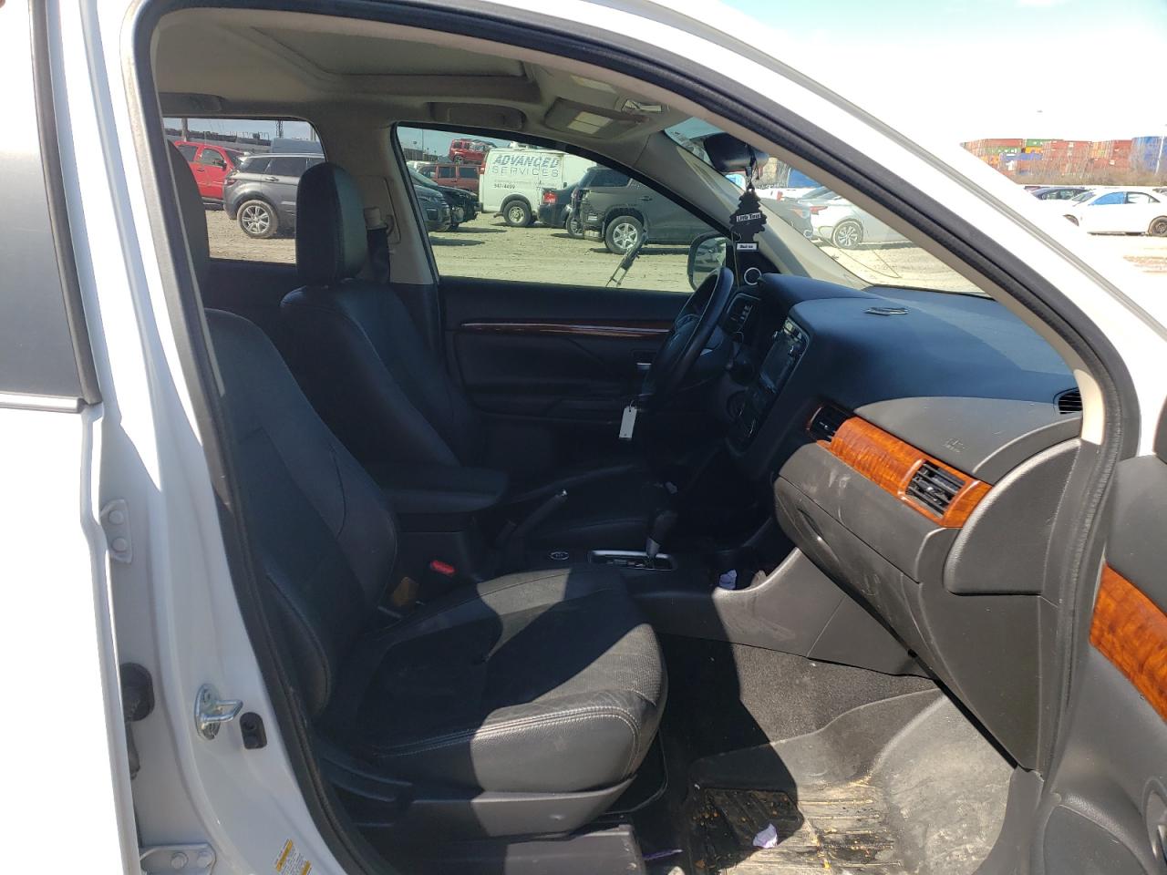 Photo 5 from auction – 2015 MITSUBISHI OUTLANDER with VIN JA4AZ3A38FZ004428