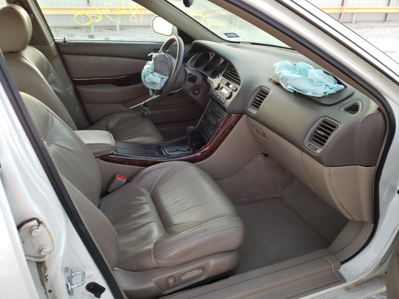 Photo 5 from auction – 2000 ACURA 3.2TL with VIN 19UUA5666YA040548