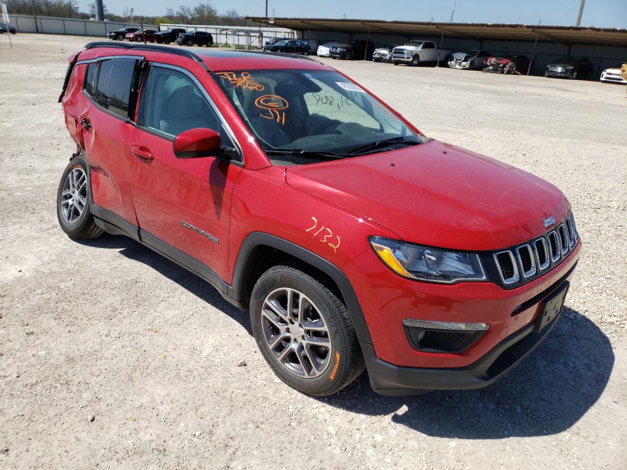 JEEP COMPASS LA 2019 with VIN 3C4NJCBB5KT843765 - Photo from auction