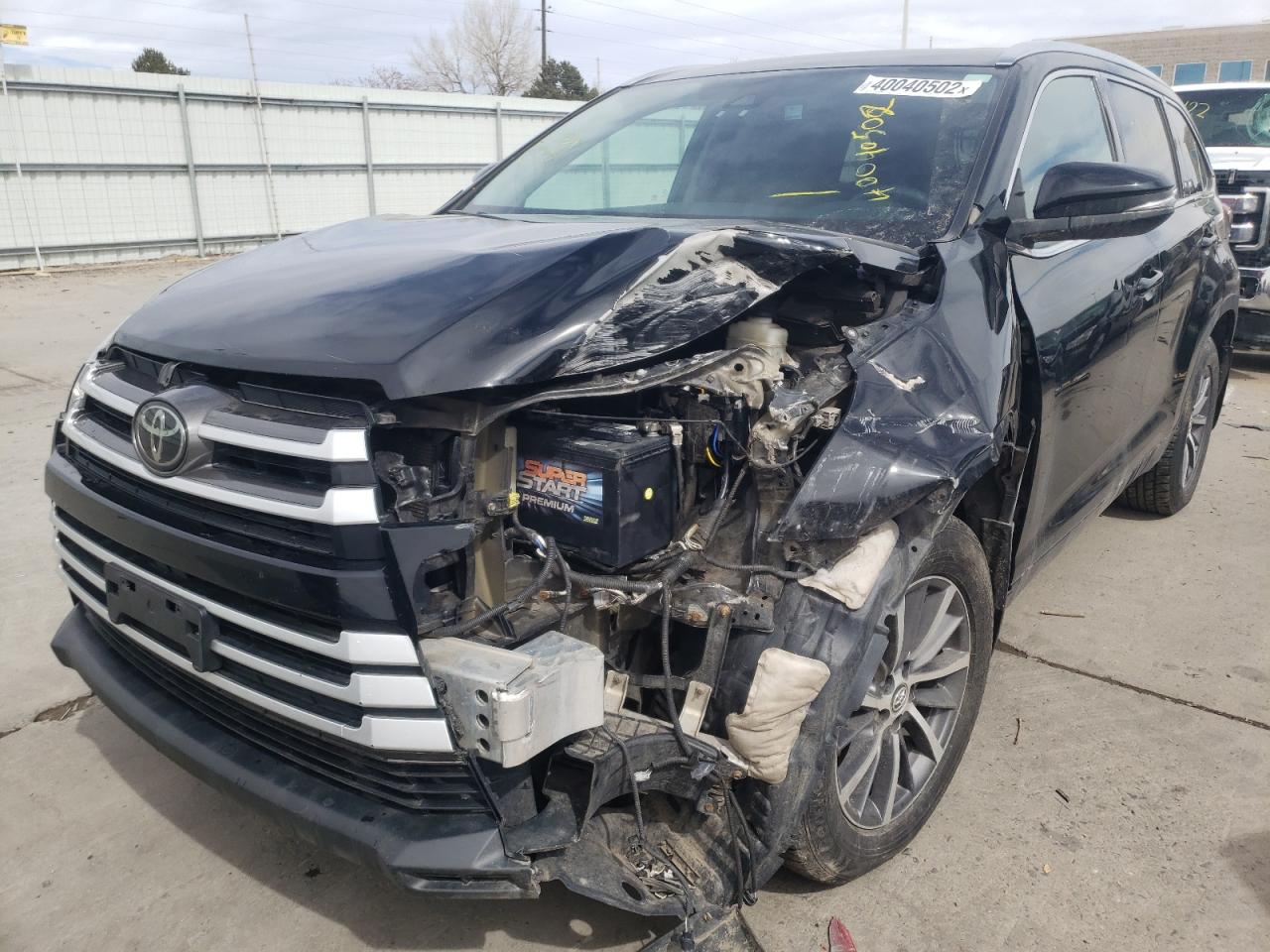 Photo 2 from auction – 2017 TOYOTA HIGHLANDER with VIN 5TDJZRFH5HS522238