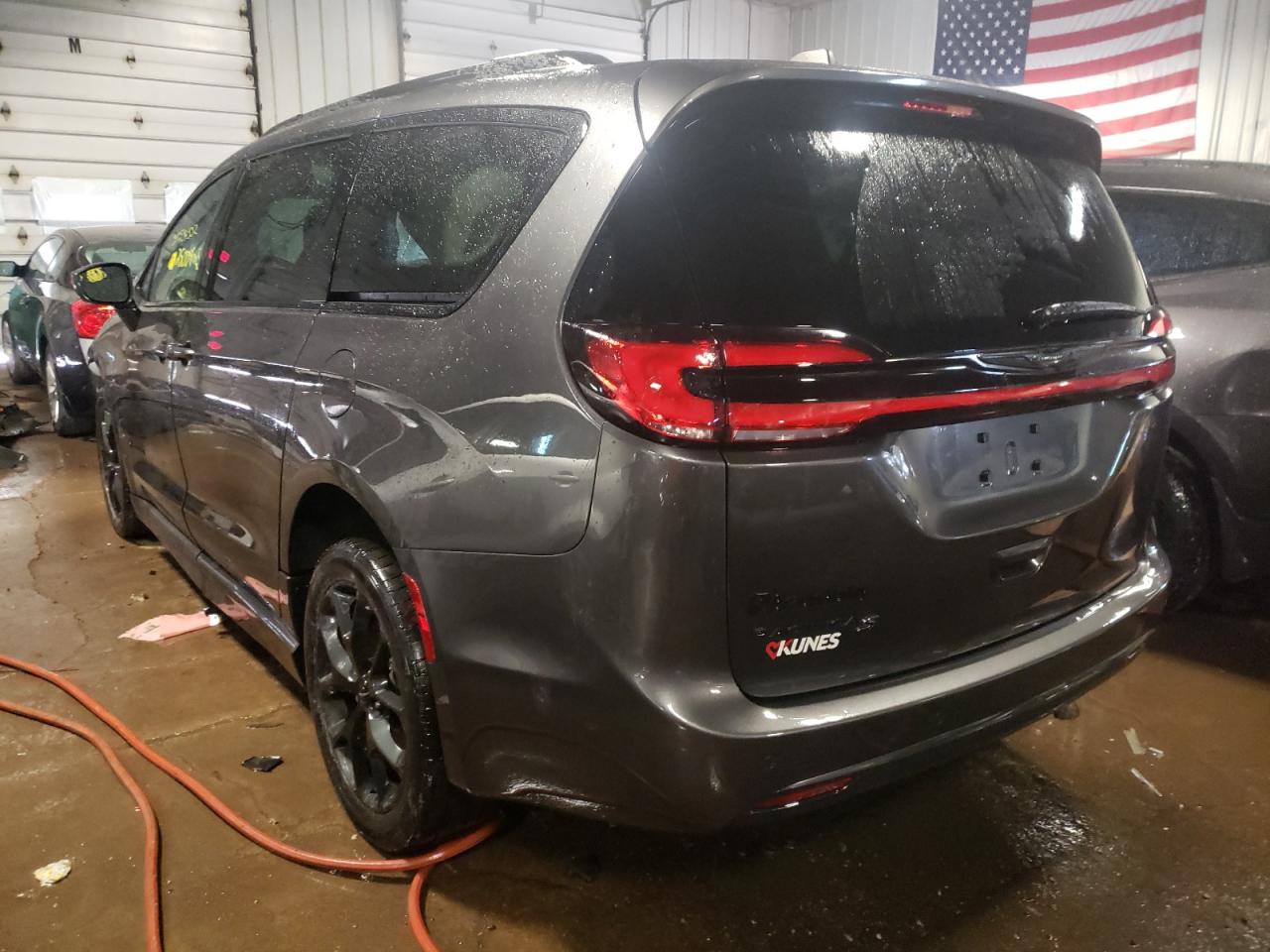 Photo 3 from auction – 2021 CHRYSLER PACIFICA T with VIN 2C4RC1BG1MR504812