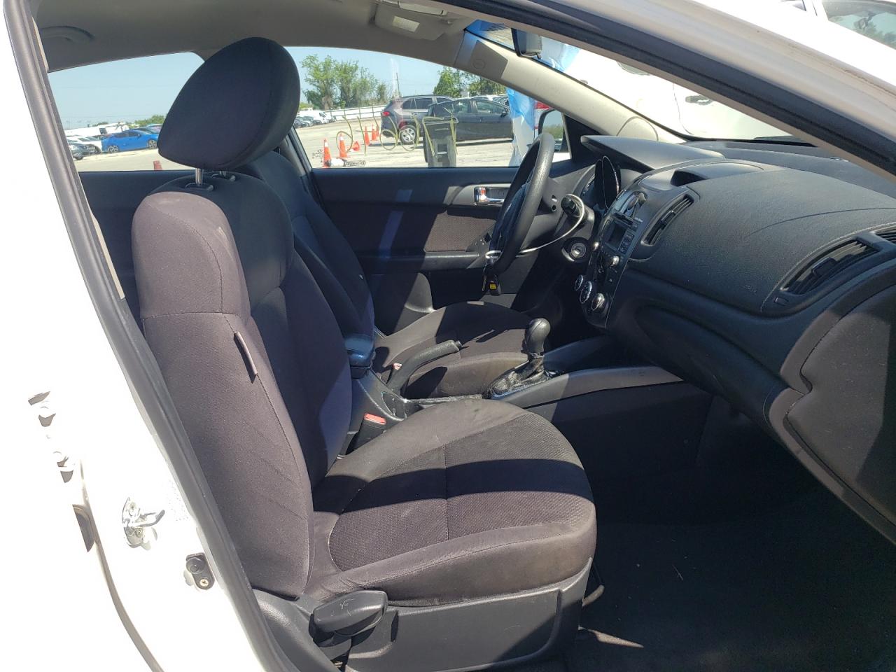 Photo 5 from auction – 2013 KIA FORTE with VIN KNAFU4A21D5656171