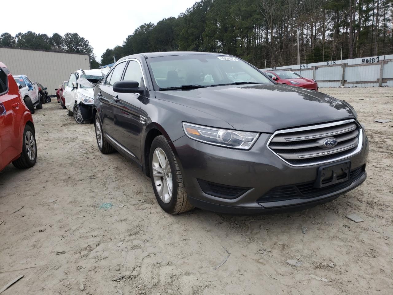 FORD TAURUS SE 2018 with VIN 1FAHP2D87JG116868 - Photo from auction