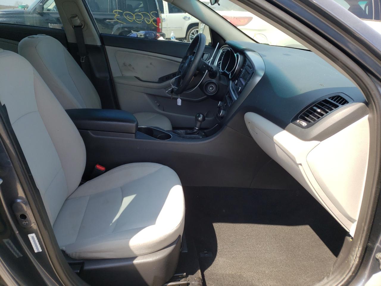 Photo 5 from auction – 2015 KIA OPTIMA LX with VIN KNAGM4A79F5557679