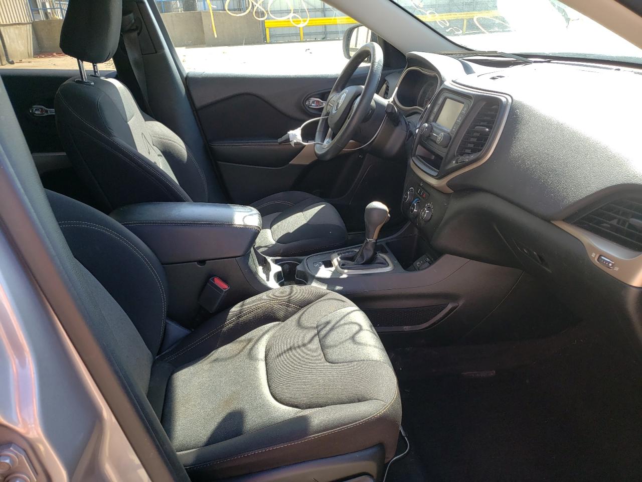 Photo 5 from auction – 2018 JEEP CHEROKEE L with VIN 1C4PJLCB2JD596295