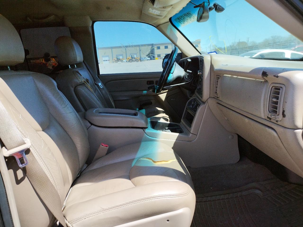 Photo 5 from auction – 2004 CHEVROLET SILVERADO with VIN 2GCEC19T941189029