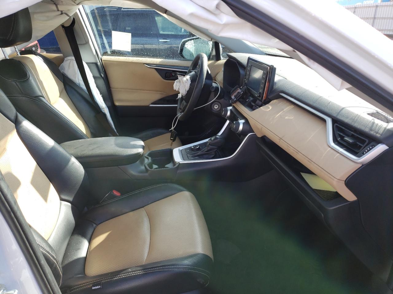 Photo 5 from auction – 2020 TOYOTA RAV4 LE with VIN 2T3MWRFVXLW071147