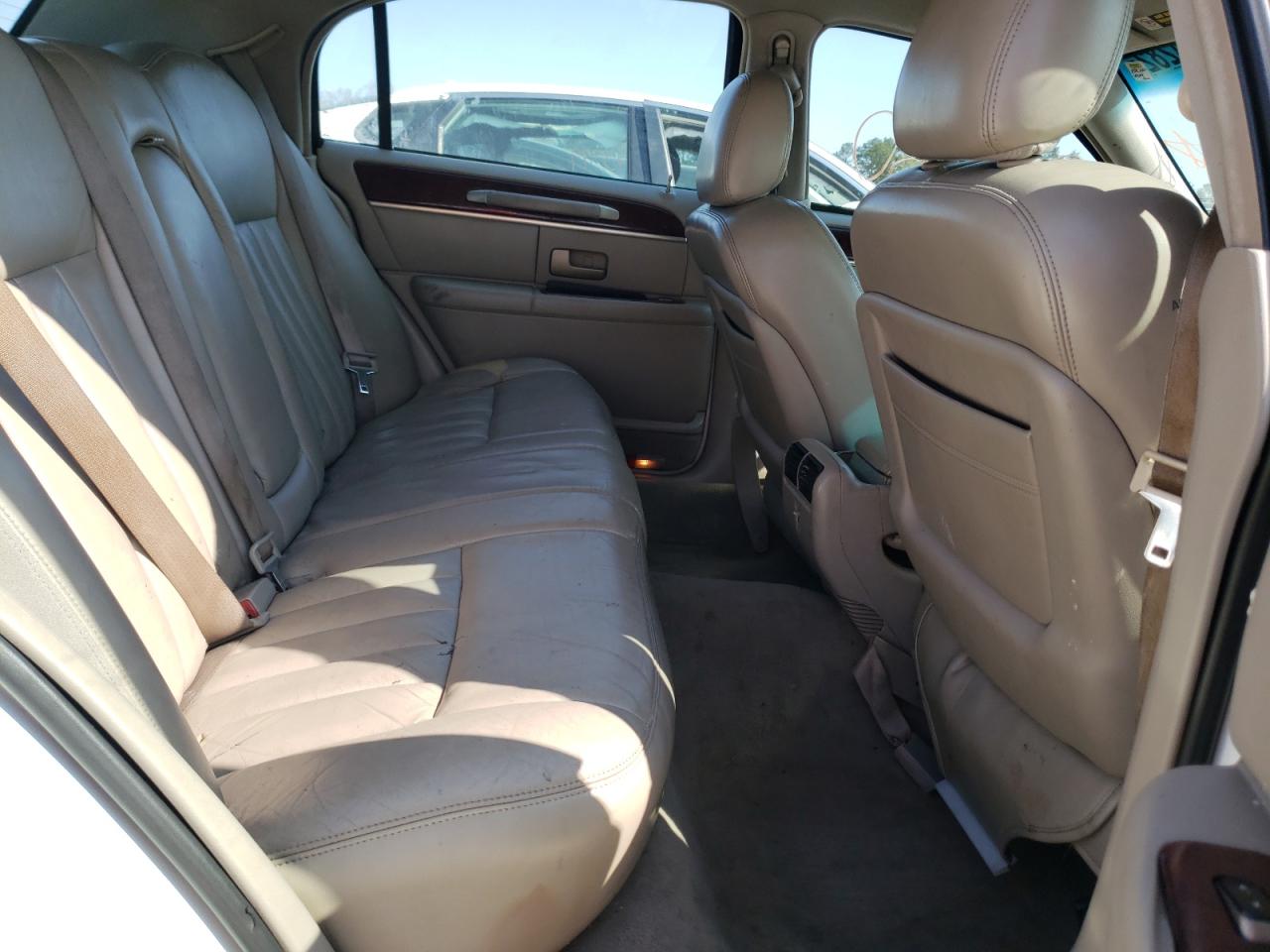 Photo 6 from auction – 2003 LINCOLN TOWN CAR with VIN 1LNHM81W13Y646108