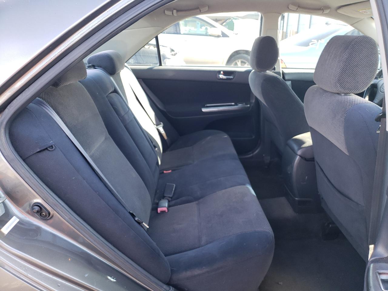 Photo 6 from auction – 2002 TOYOTA CAMRY LE with VIN JTDBF32K020064212