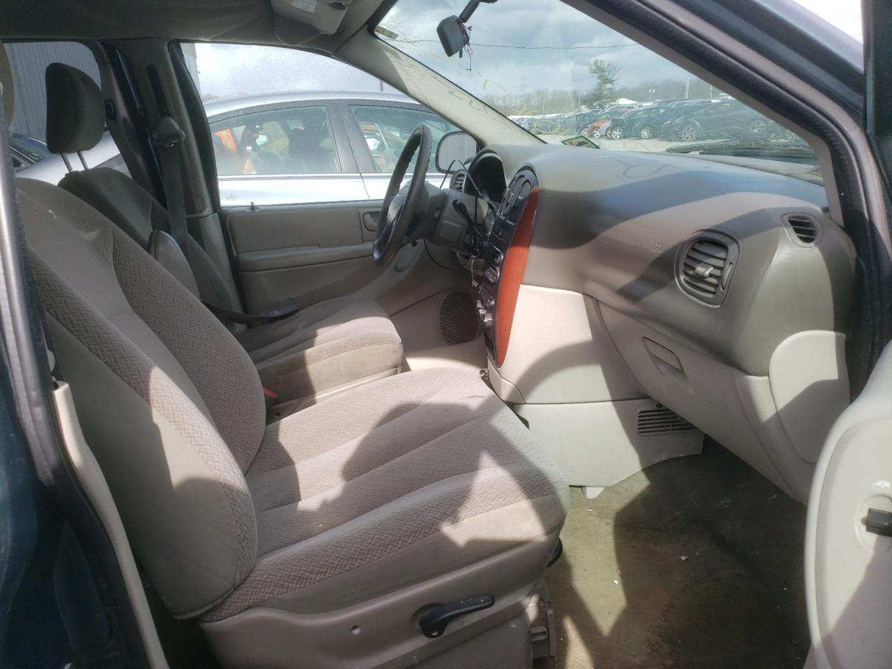 Photo 5 from auction – 2005 CHRYSLER TOWN & COU with VIN 1C4GP45R05B437811
