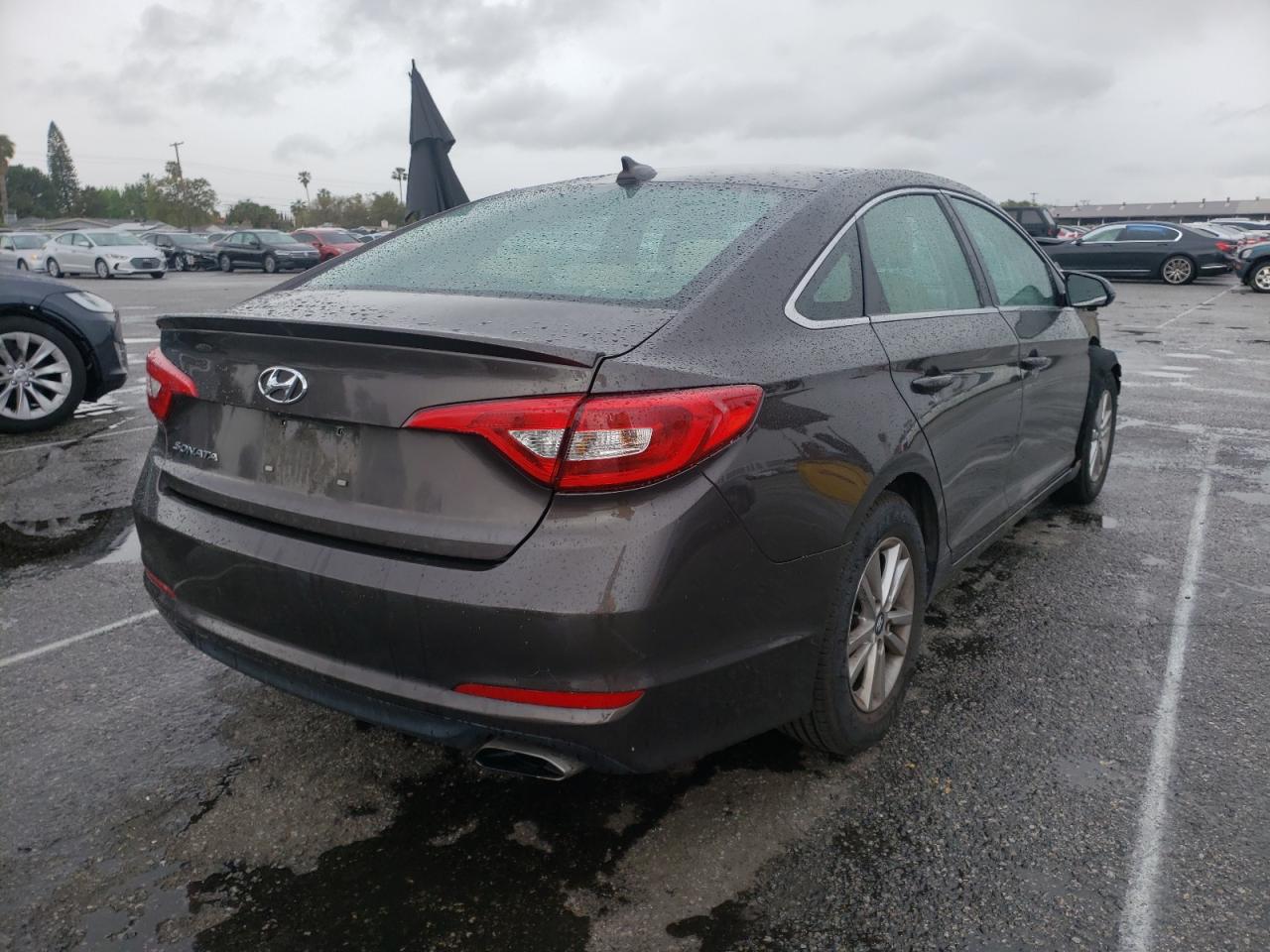 Photo 4 from auction – 2017 HYUNDAI SONATA SE with VIN 5NPE24AF4HH562671