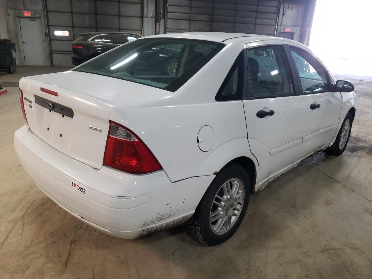 Photo 4 from auction – 2005 FORD FOCUS ZX4 with VIN 1FAFP34N85W156651