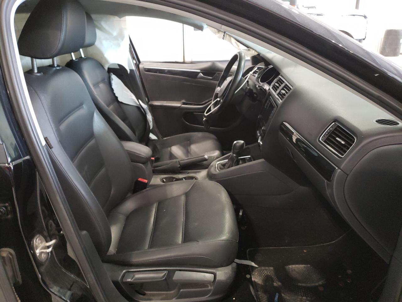 Photo 5 from auction – 2016 VOLKSWAGEN JETTA SEL with VIN 3VWL07AJ5GM342965