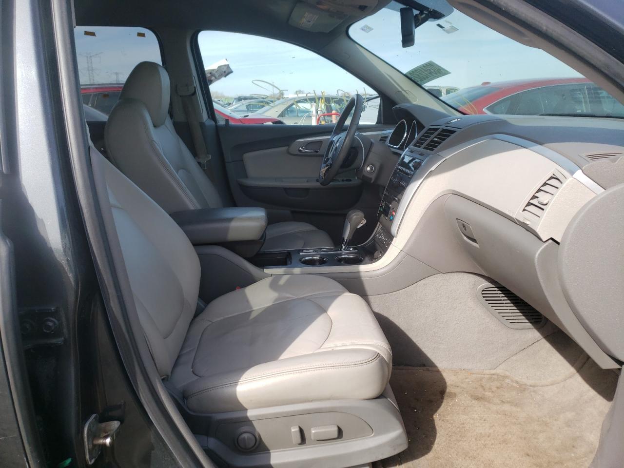 Photo 5 from auction – 2010 CHEVROLET TRAVERSE L with VIN 1GNLRGED7AJ211576