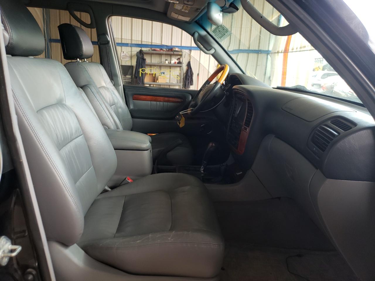 Photo 5 from auction – 2002 LEXUS LX 470 with VIN JTJHT00W223516258