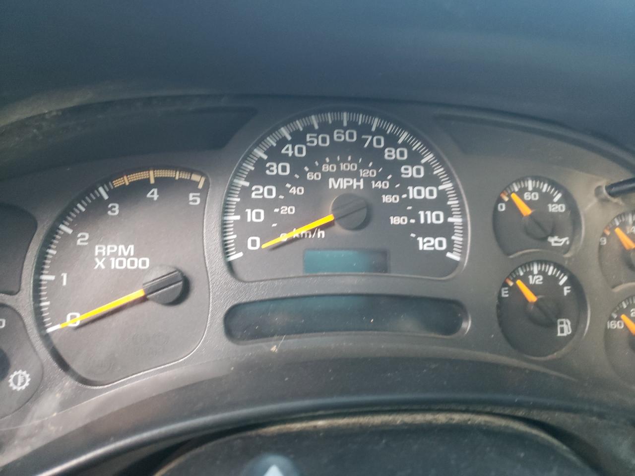 Photo 8 from auction – 2004 CHEVROLET SILVERADO with VIN 1GCHK29124E107113