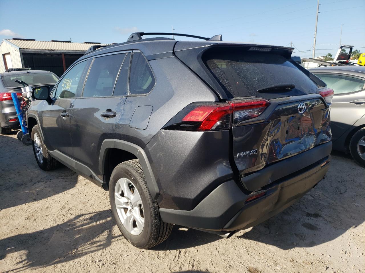 Photo 3 from auction – 2020 TOYOTA RAV4 XLE with VIN 2T3W1RFV2LC064072