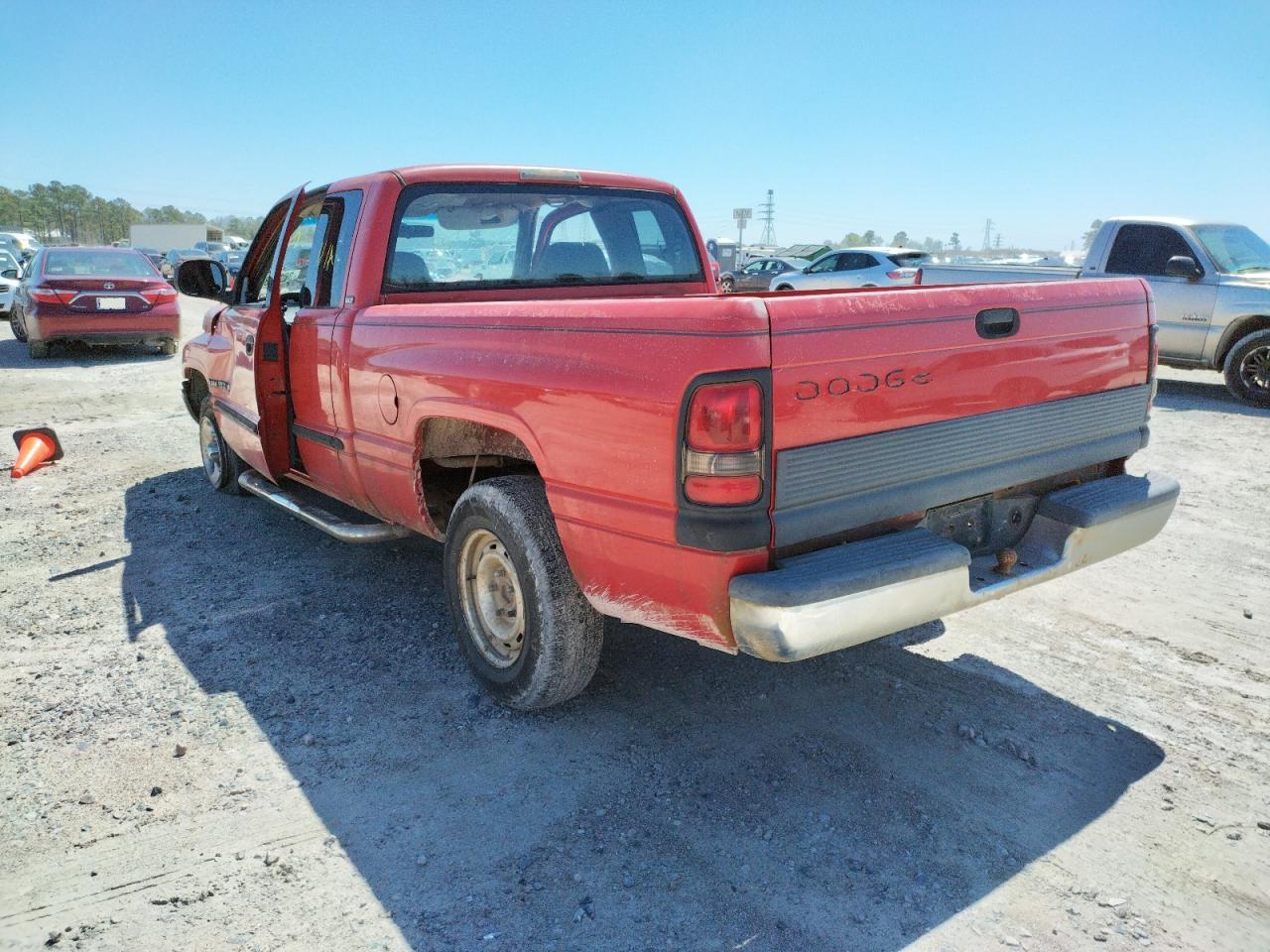 Photo 3 from auction – 2000 DODGE RAM 1500 with VIN 1B7HC13Y4YJ104871