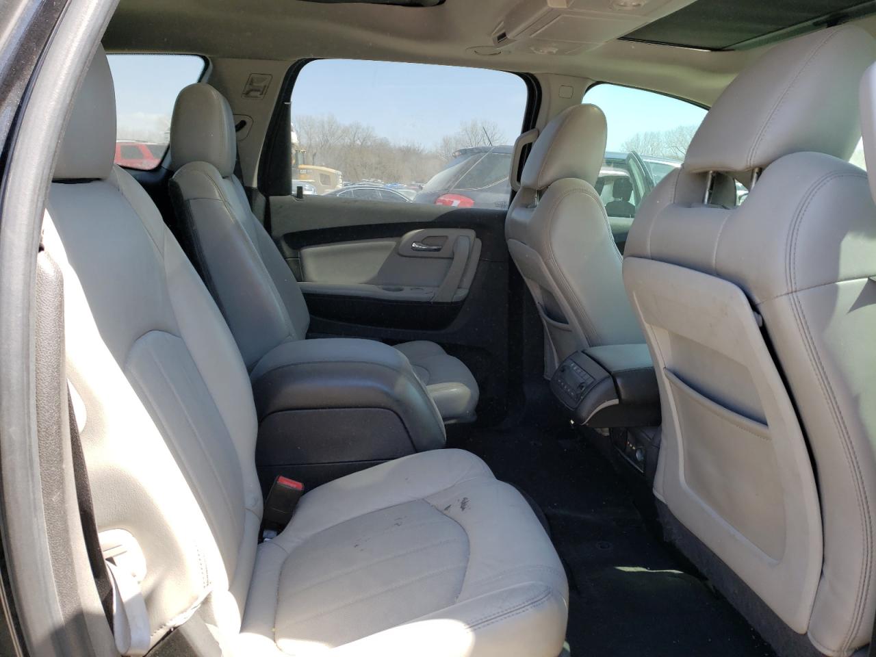 Photo 6 from auction – 2011 CHEVROLET TRAVERSE L with VIN 1GNKVLED9BJ196886