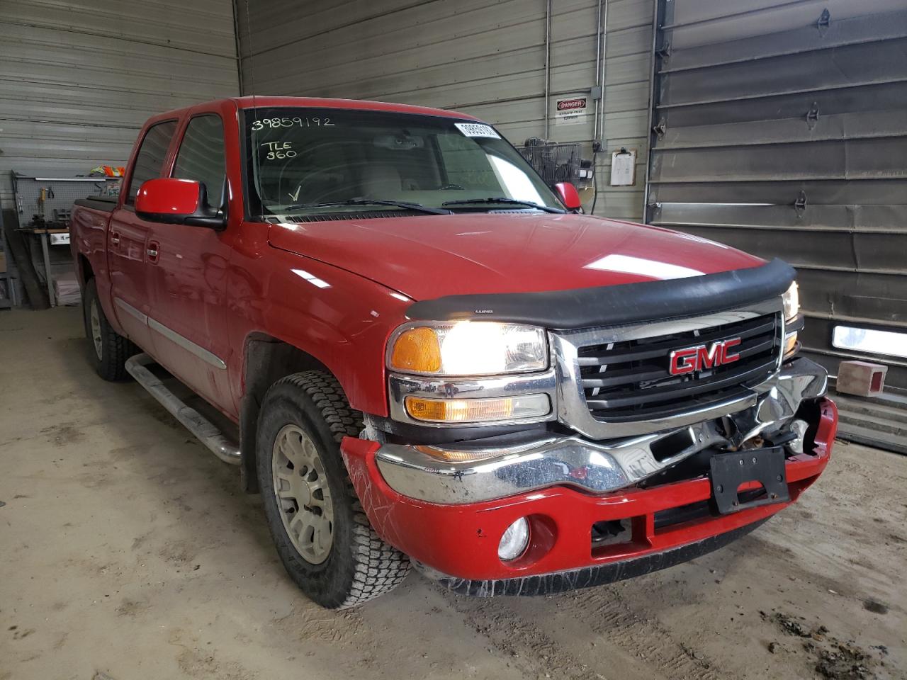 GMC SIERRA 2006 مع رقم تعريف المركبة 2GTEK13T661169030 - صورة من المزاد