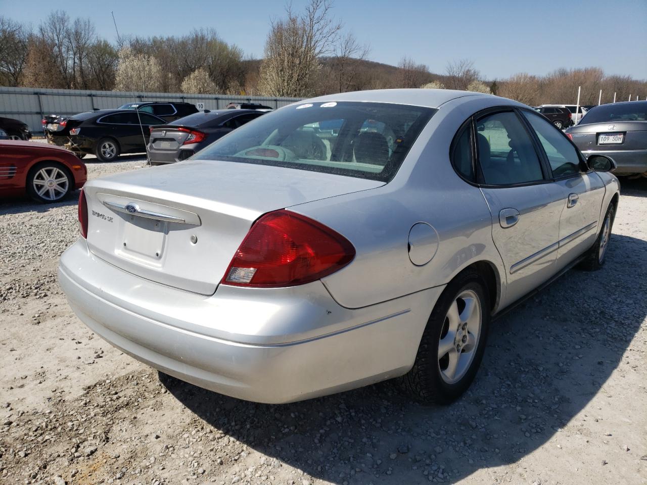 Photo 4 from auction – 2000 FORD TAURUS SE with VIN 1FAFP5321YA179659