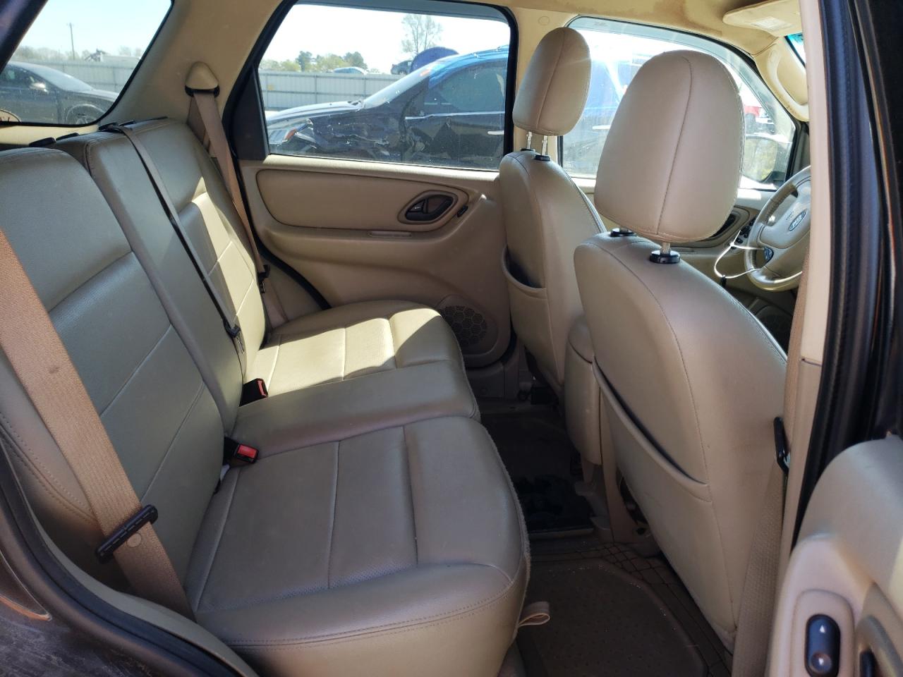 Photo 6 from auction – 2006 FORD ESCAPE LIM with VIN 1FMYU94106KC82485